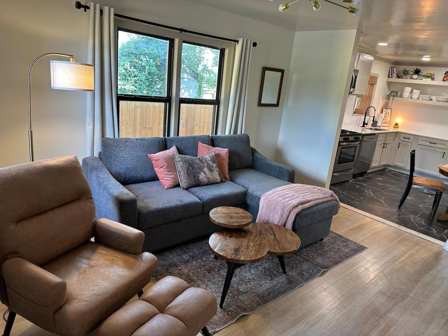 Campus Cottage Kng Bed! Walk To Uco And Downtown Едмънд Екстериор снимка